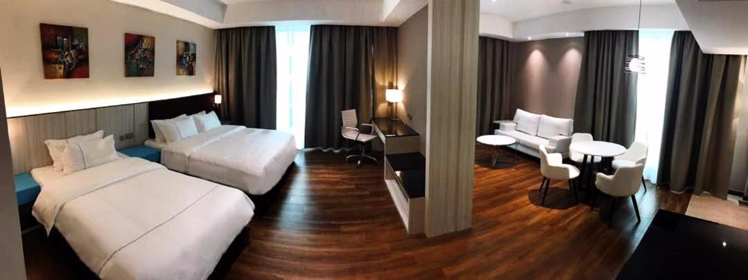 Higher Hotel Bandar Seri Begawan Ngoại thất bức ảnh