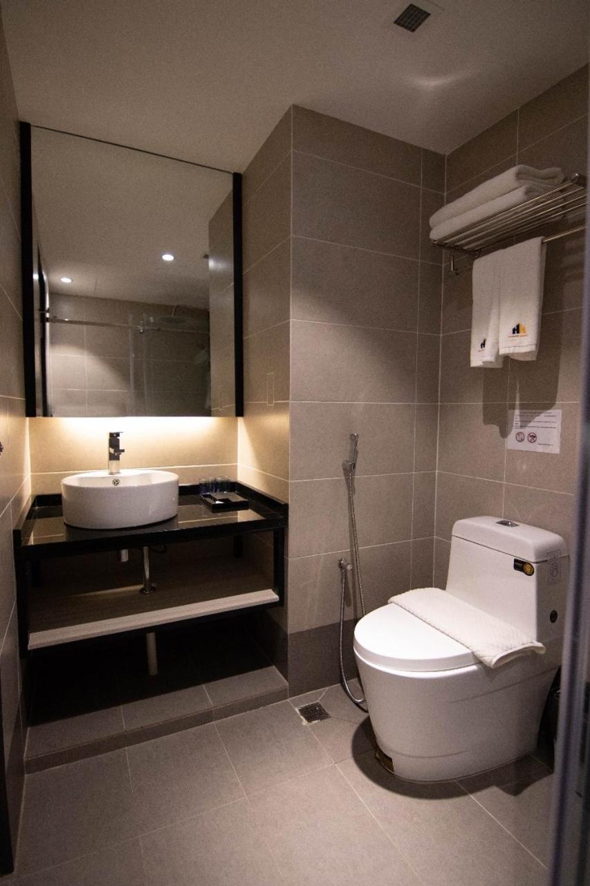 Higher Hotel Bandar Seri Begawan Ngoại thất bức ảnh